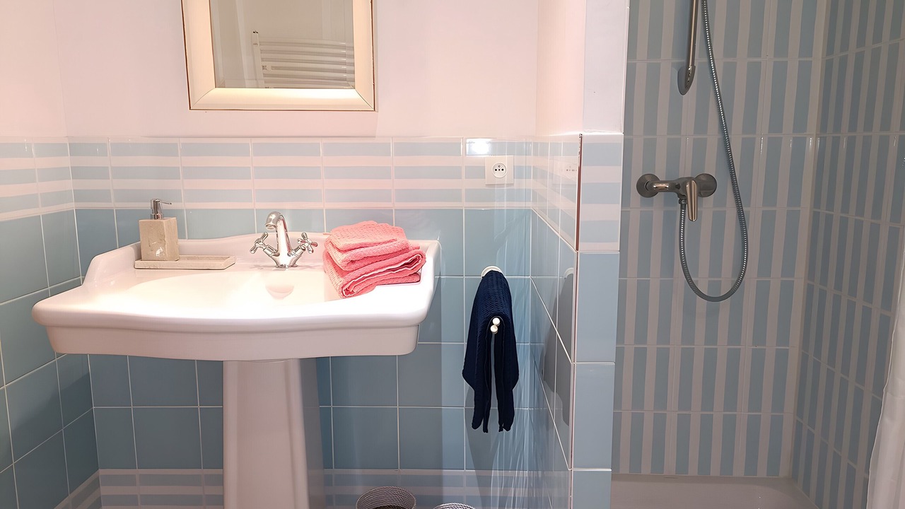 Photo of Bathroom in Sore
