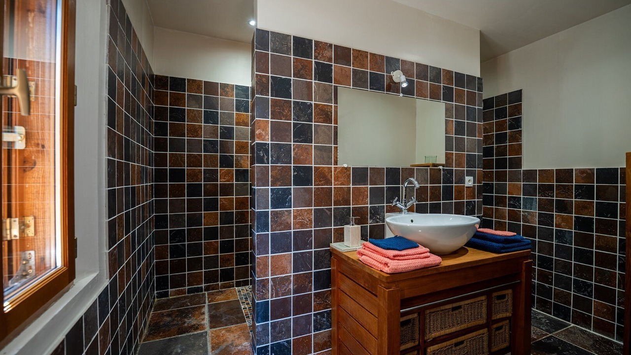 Photo of Bathroom in Sore
