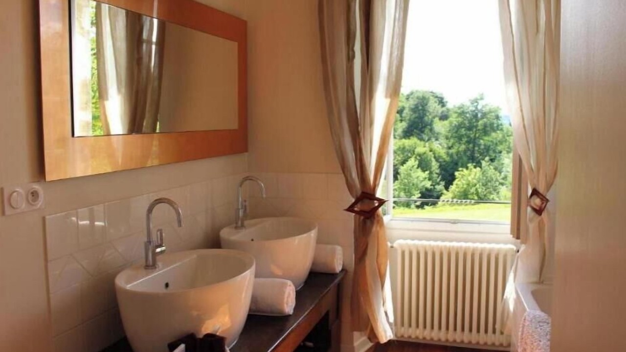 Photo of Bathroom in Lamothe-Landerron