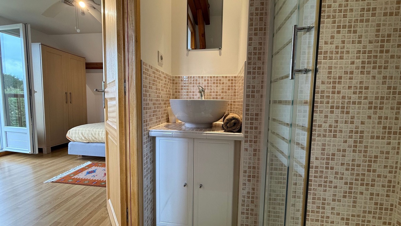 Photo of Bathroom in Saint-Mesmin