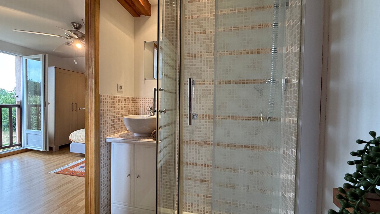 Photo of Bathroom in Saint-Mesmin