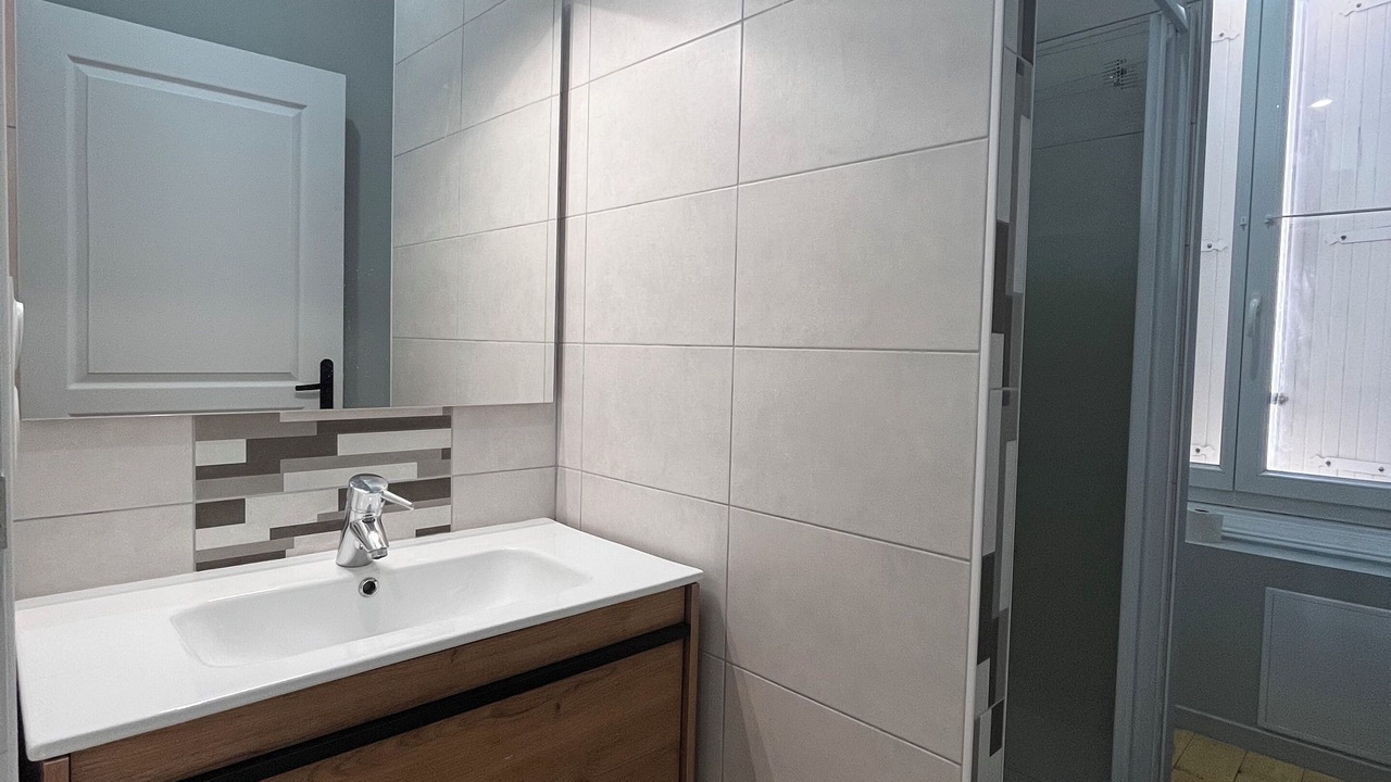 Photo of Bathroom in Cognac