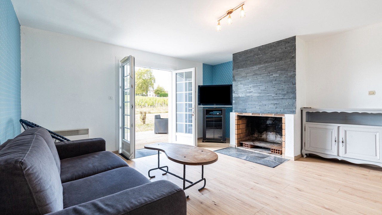 Photo of Livingroom in Les Salles-De-Castillon
