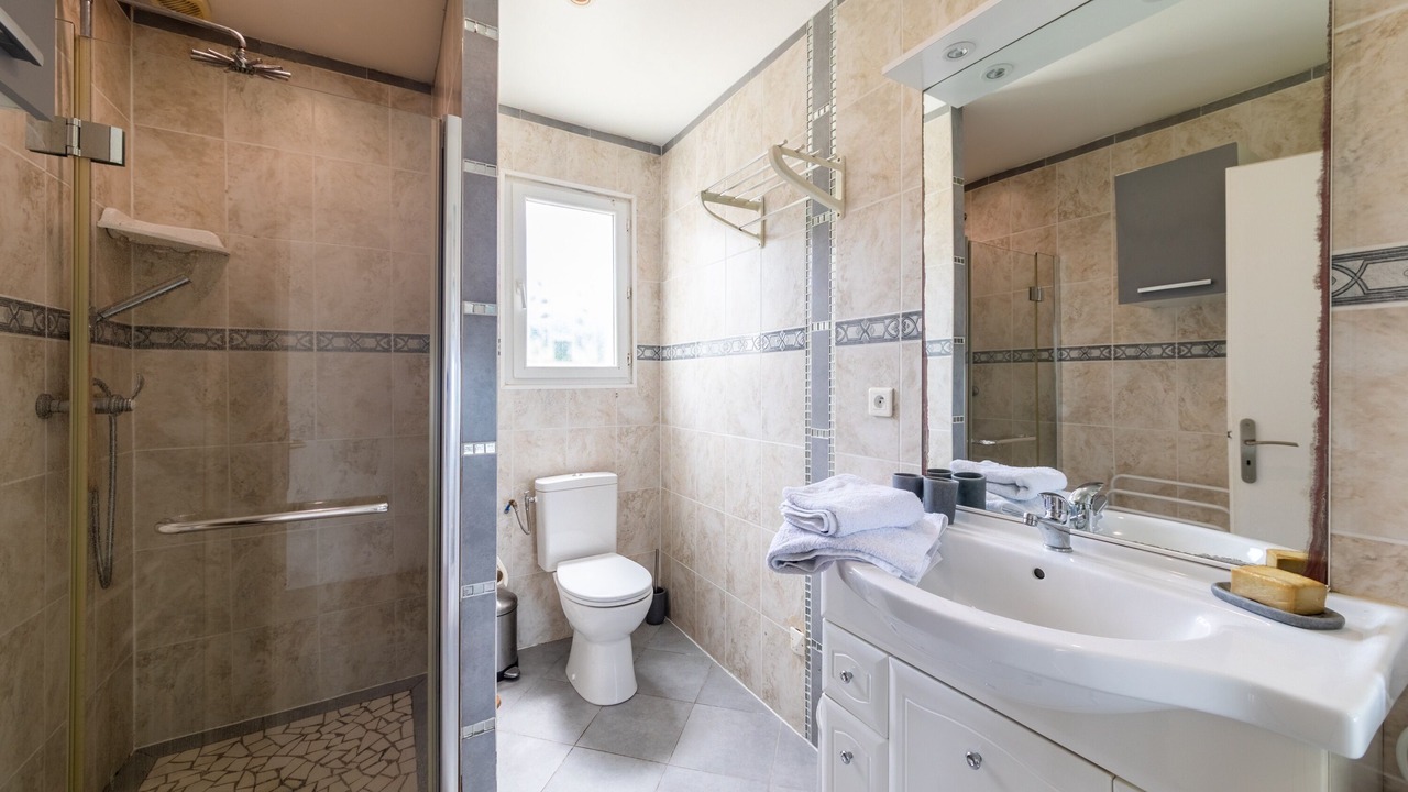 Photo of Bathroom in Fals