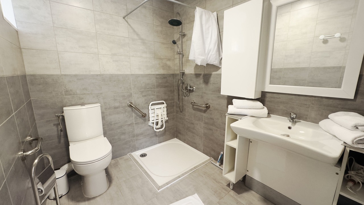 Photo of Bathroom in Thenon