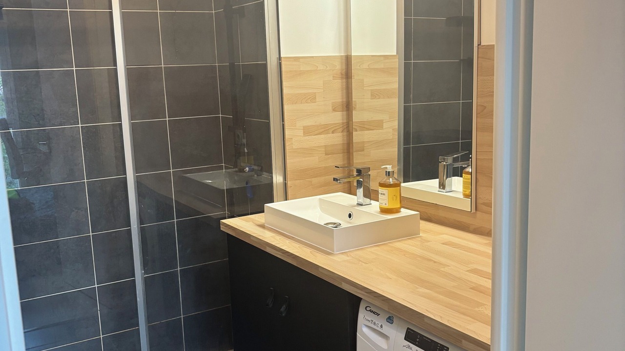 Photo of Bathroom in Lahonce