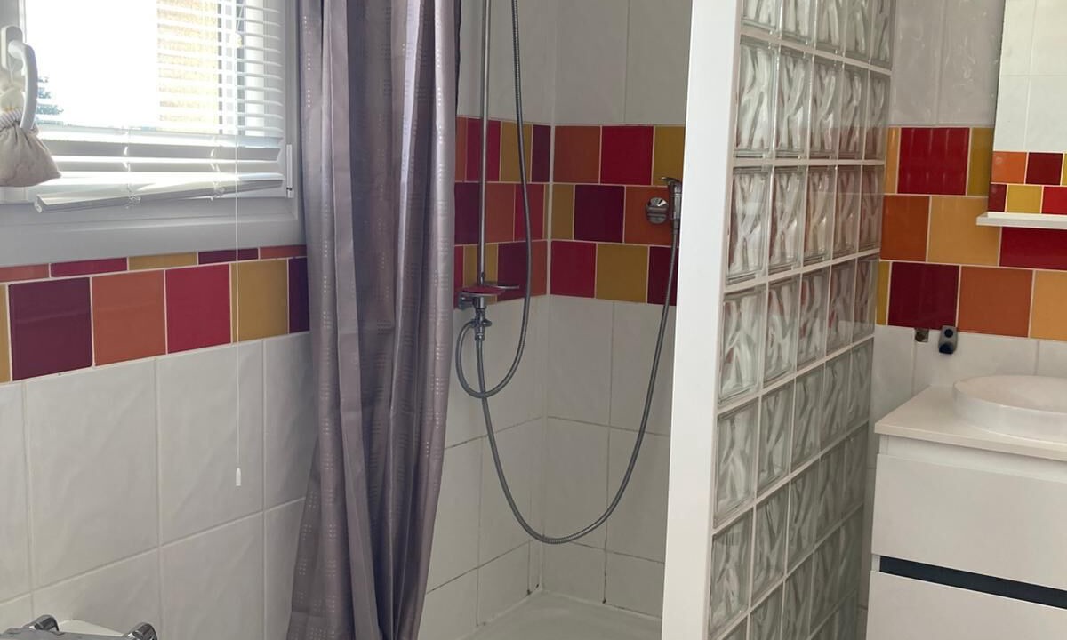 Photo of Bathroom in Lavoux