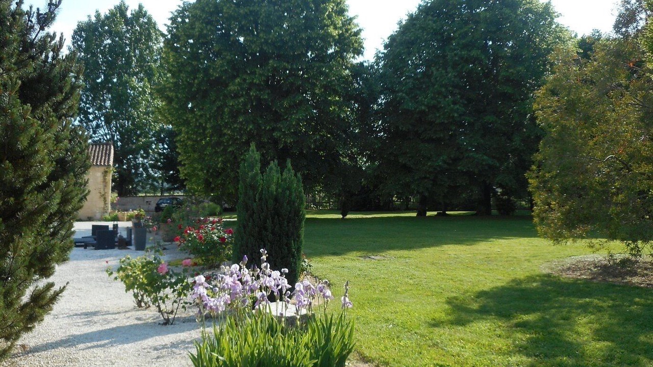 Photo of Outdoor in Saint-Martial-de-Vitaterne