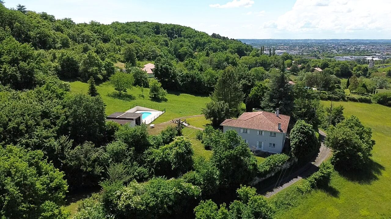 Photo of Outdoor in Bon-Encontre
