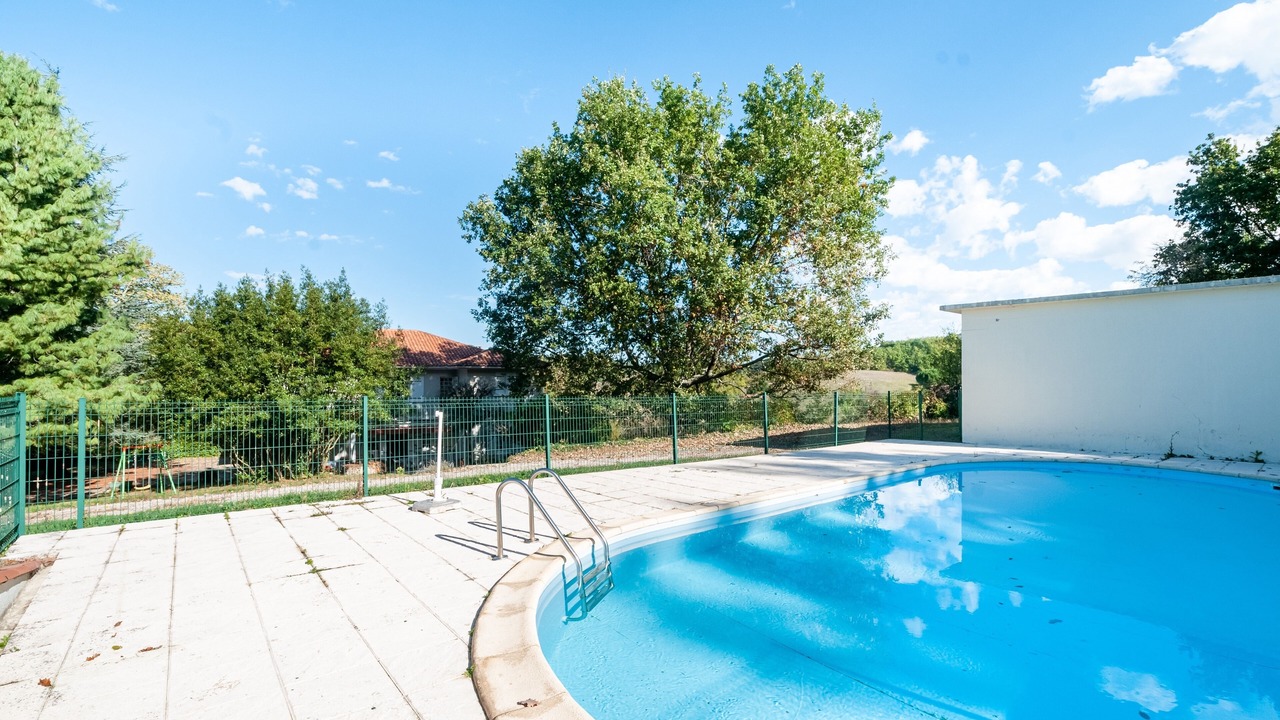 Photo of Outdoor in Bon-Encontre