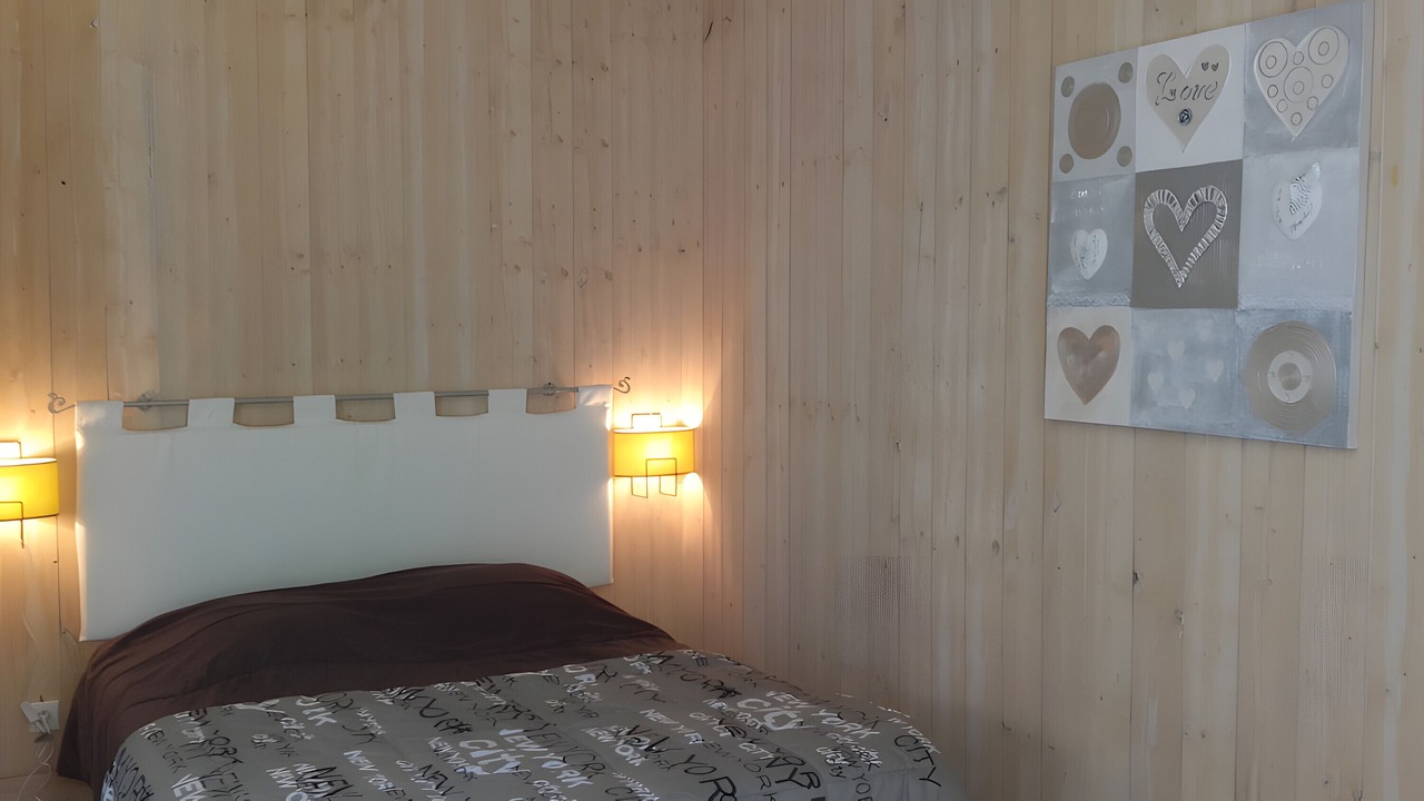 Photo of Bedroom in Lesperon