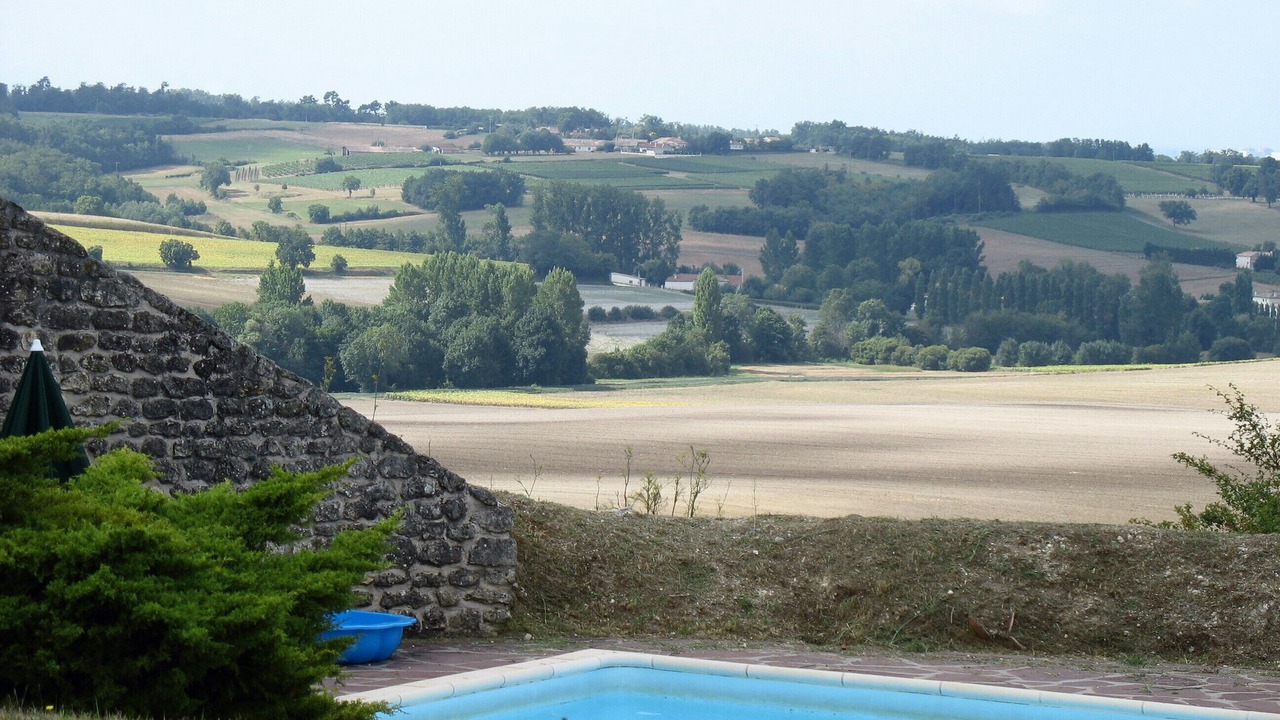 Photo of Outdoor in Saint-Martial-de-Mirambeau
