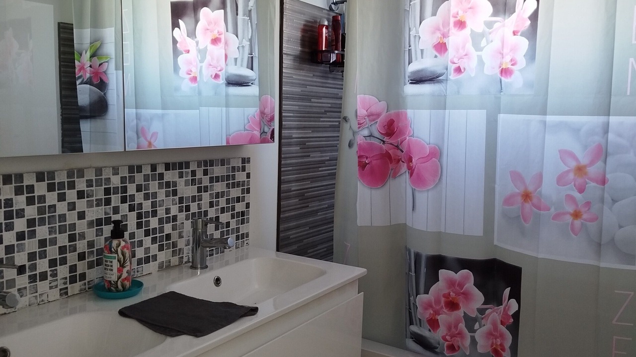 Photo of Bathroom in Leognan