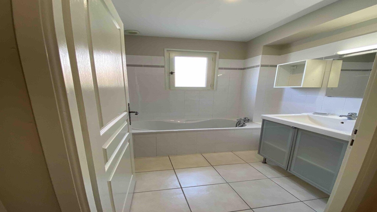 Photo of Bathroom in Chalais