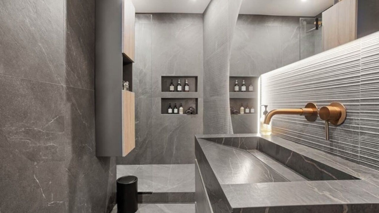 Photo of Bathroom in Hyeres City Centre