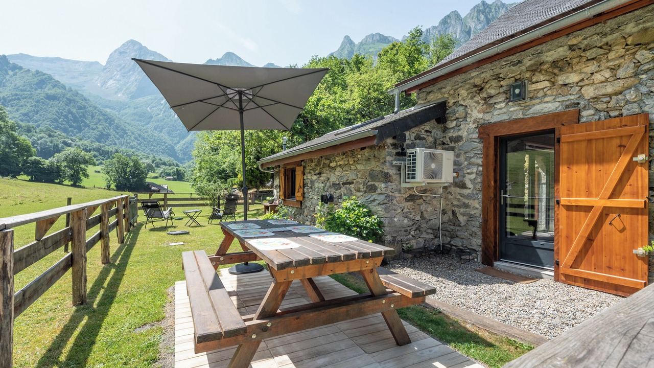 Photo of Outdoor in Accous