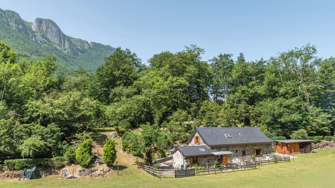 Photo of Outdoor in Accous