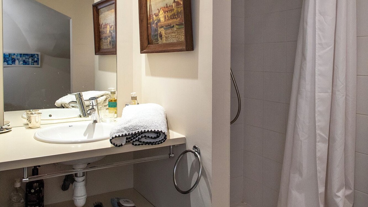 Photo of Bathroom in Talence