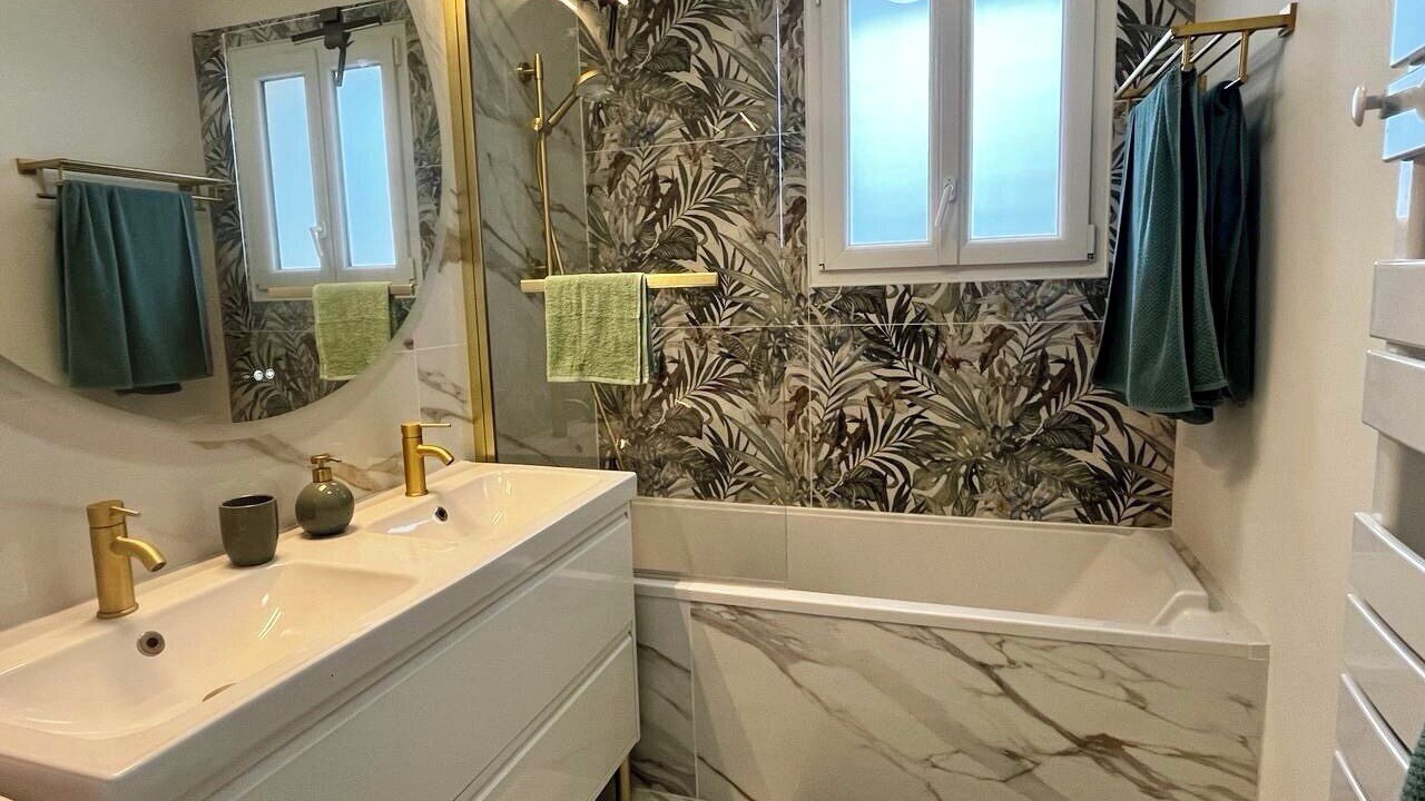 Photo of Bathroom in Hyeres City Centre