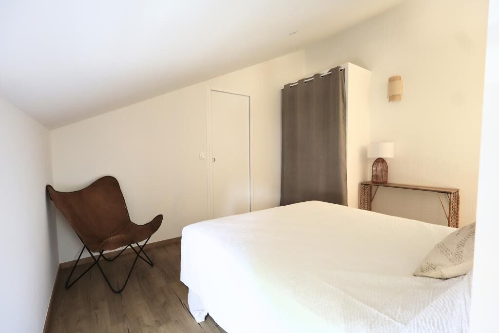 Photo of Bedroom in Camaret-sur-Aigues