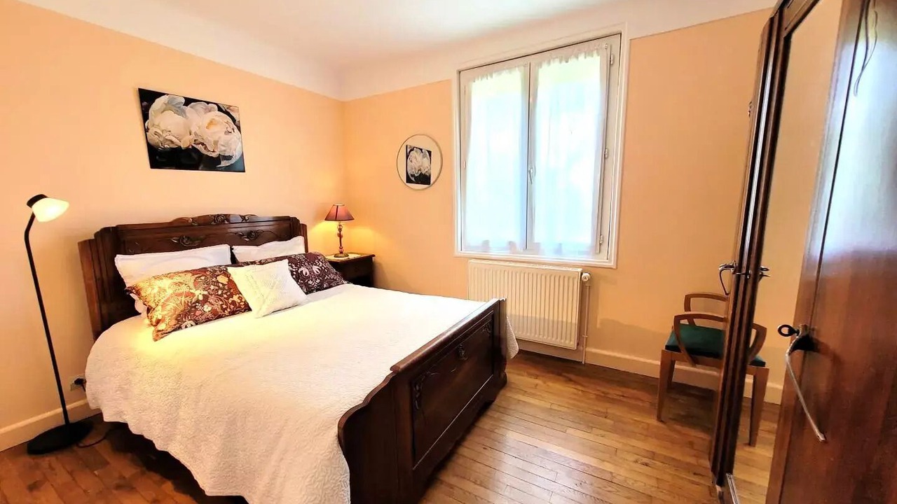 Photo of Bedroom in Montaignac-Saint-Hippolyte
