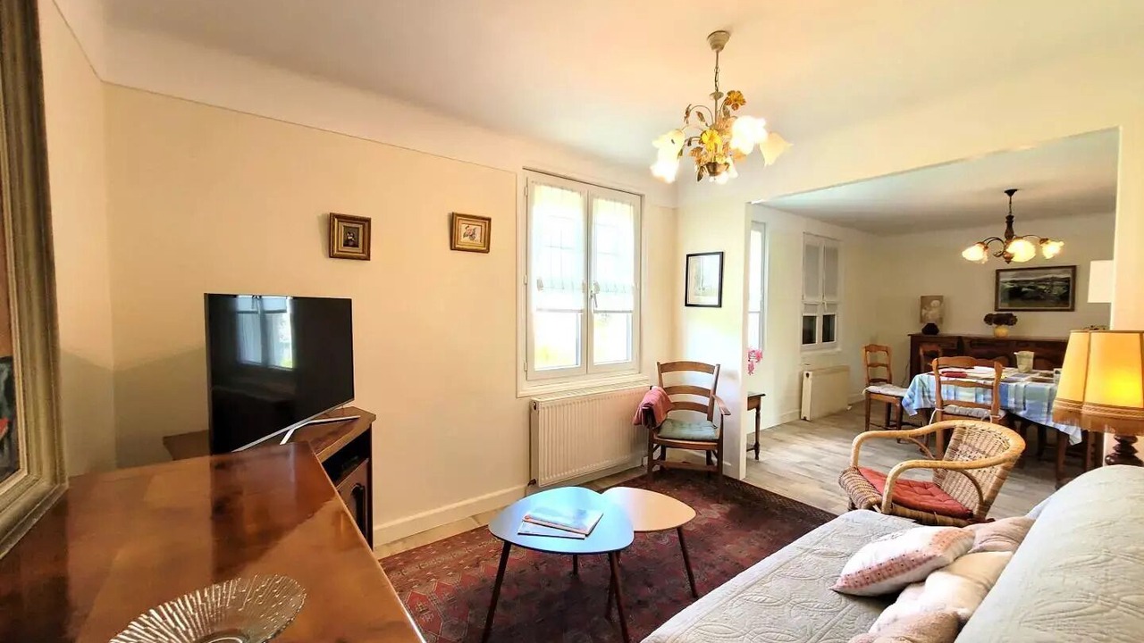 Photo of Livingroom in Montaignac-Saint-Hippolyte