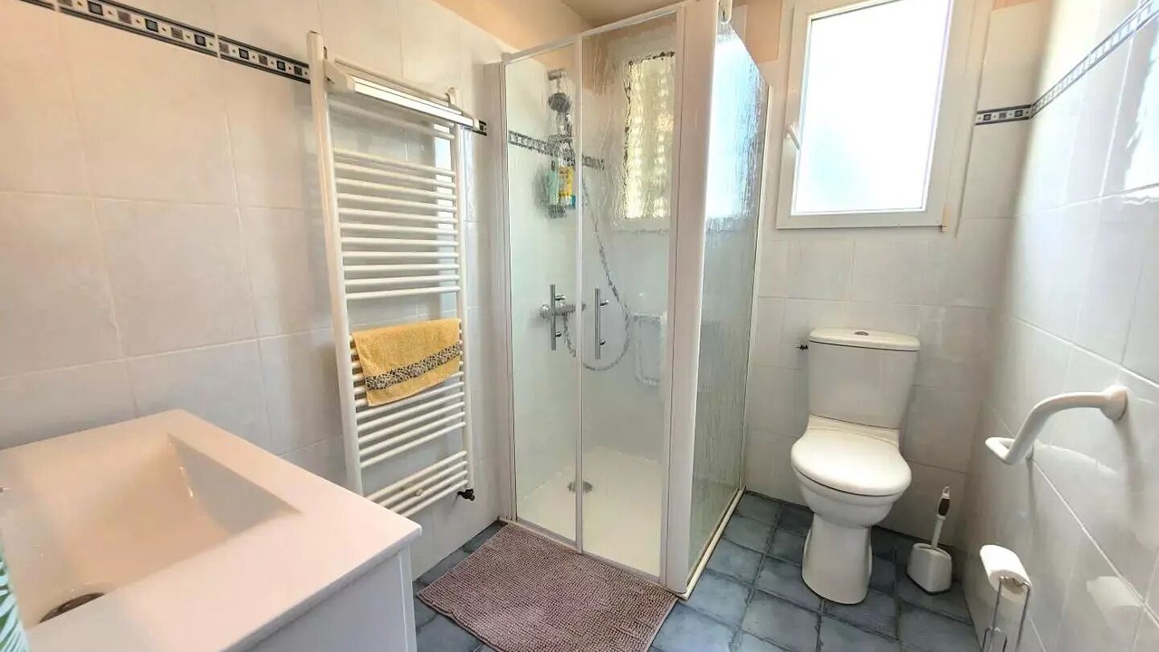 Photo of Bathroom in Montaignac-Saint-Hippolyte