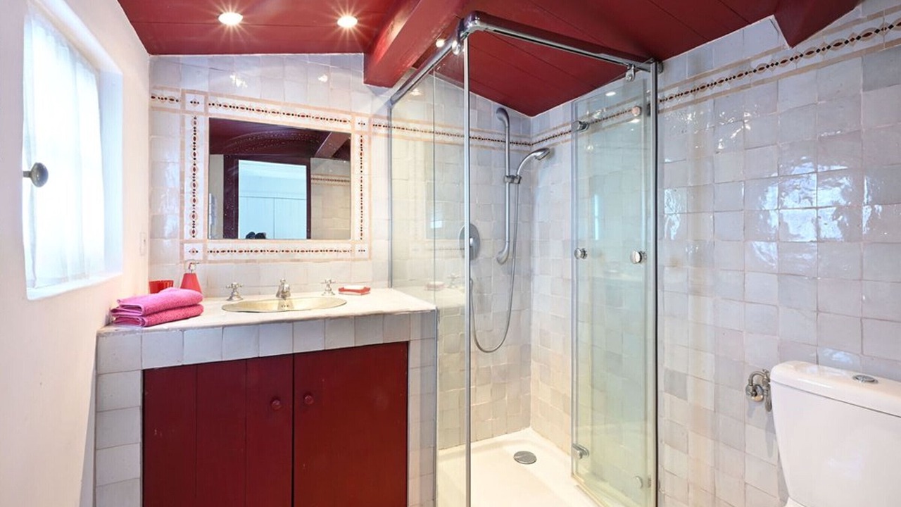 Photo of Bathroom in Les Portes-en-Re