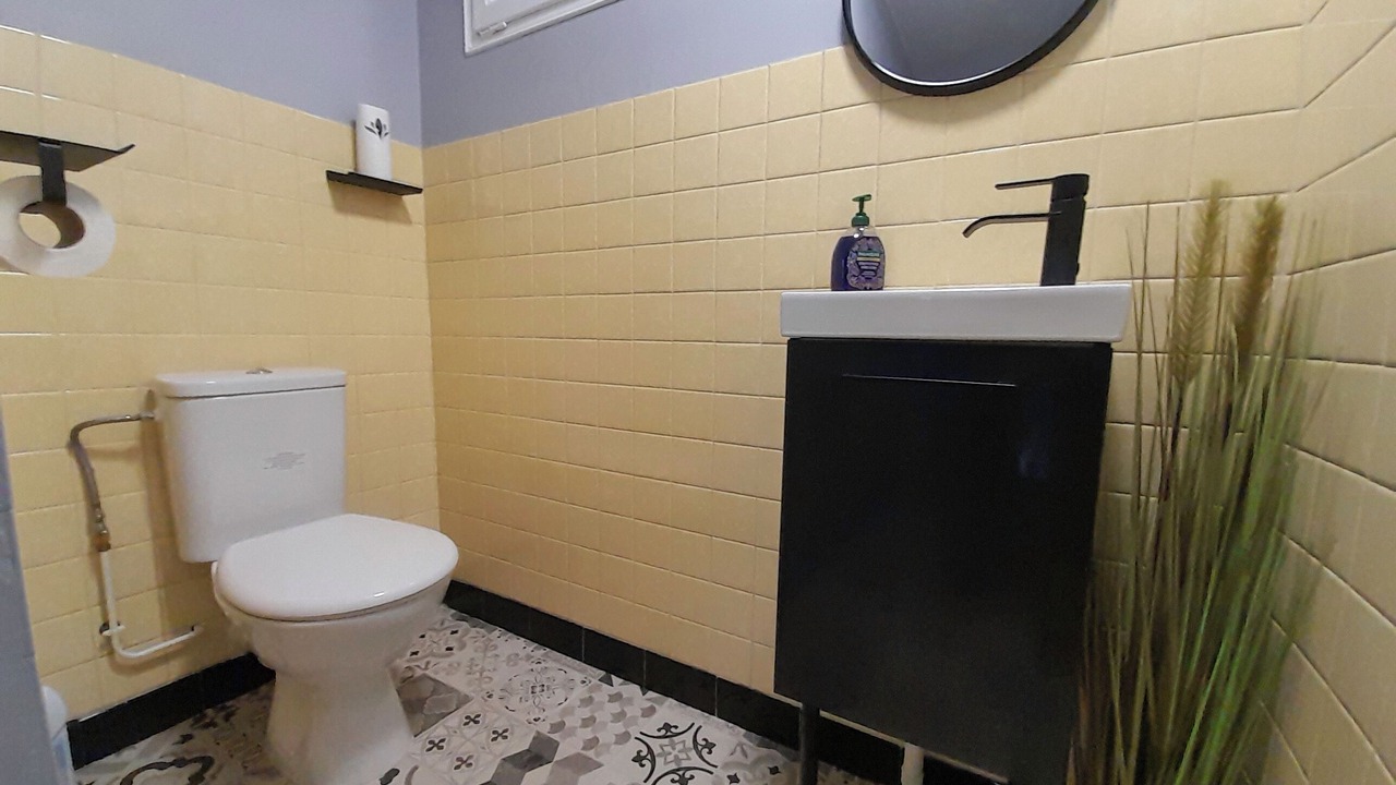 Photo of Bathroom in Villeneuve-la-Comtesse