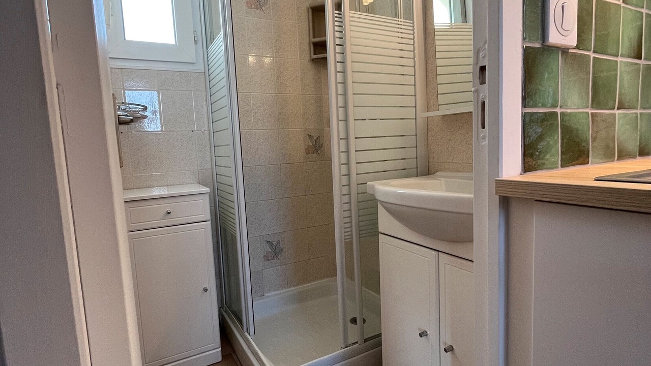 Photo of Bathroom in Domino