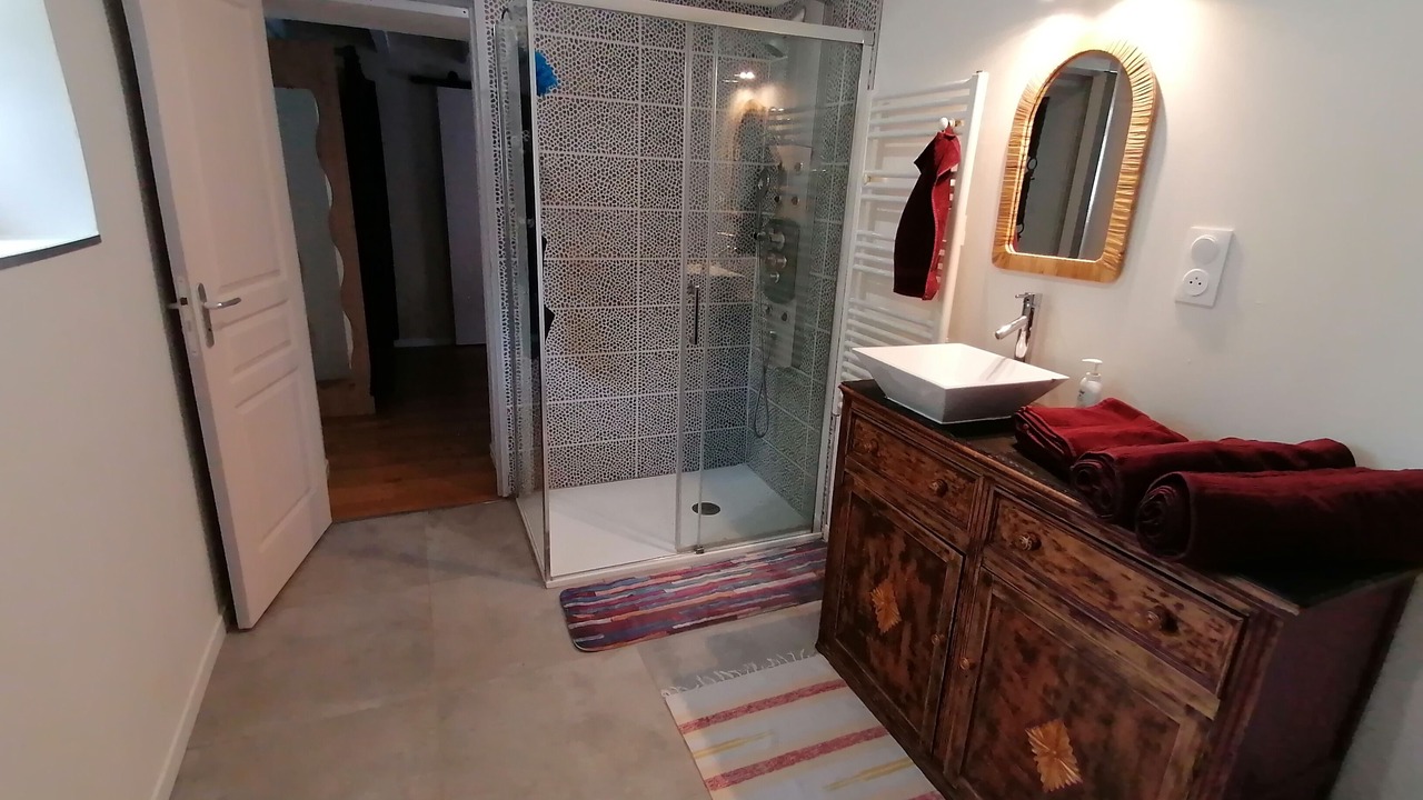 Photo of Bathroom in Cachen
