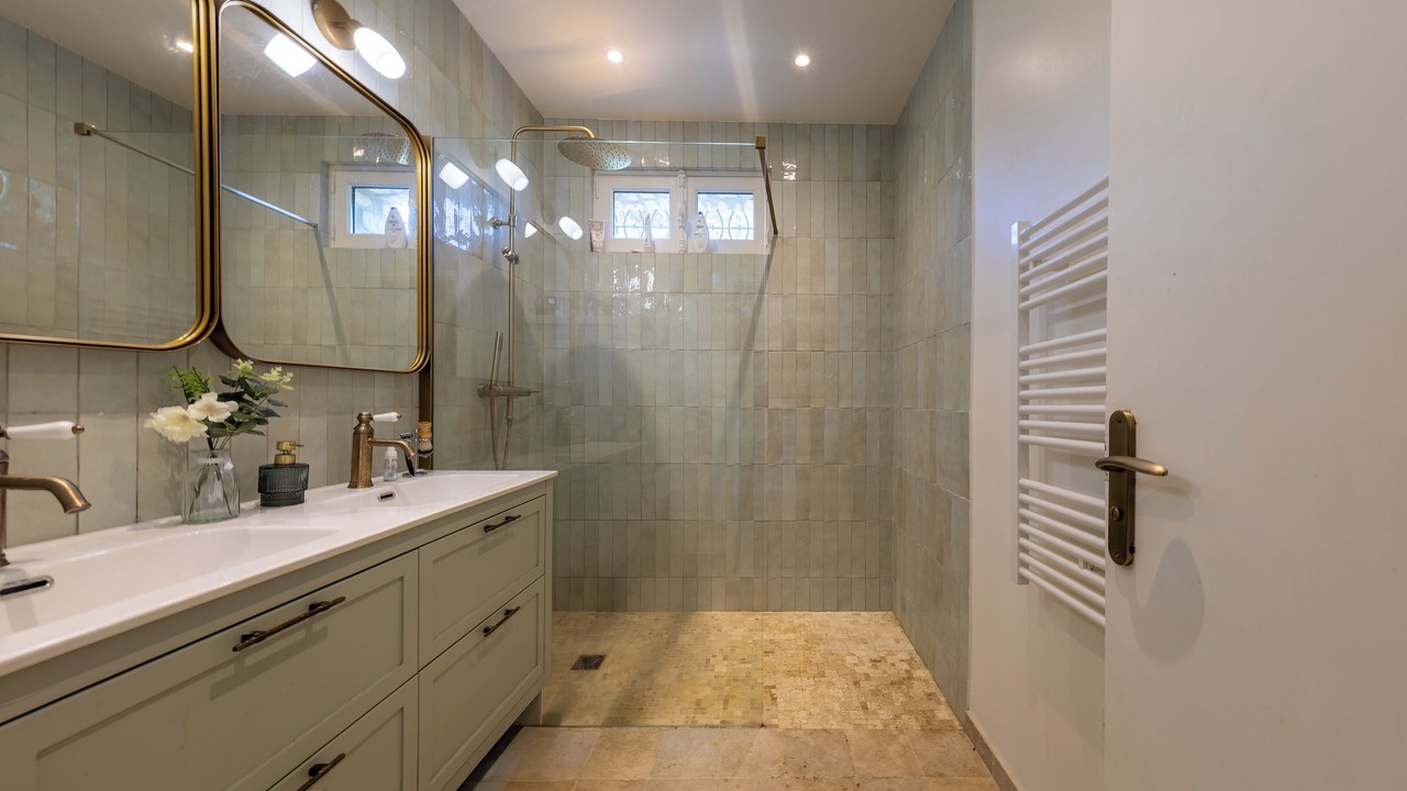 Photo of Bathroom in Les Portes-en-Re