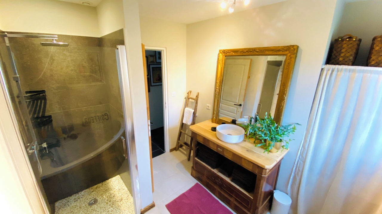 Photo of Bathroom in Sainte-Radegonde