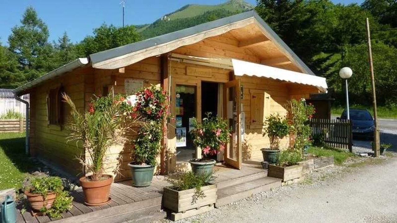 Photo of Outdoor in Louvie Juzon