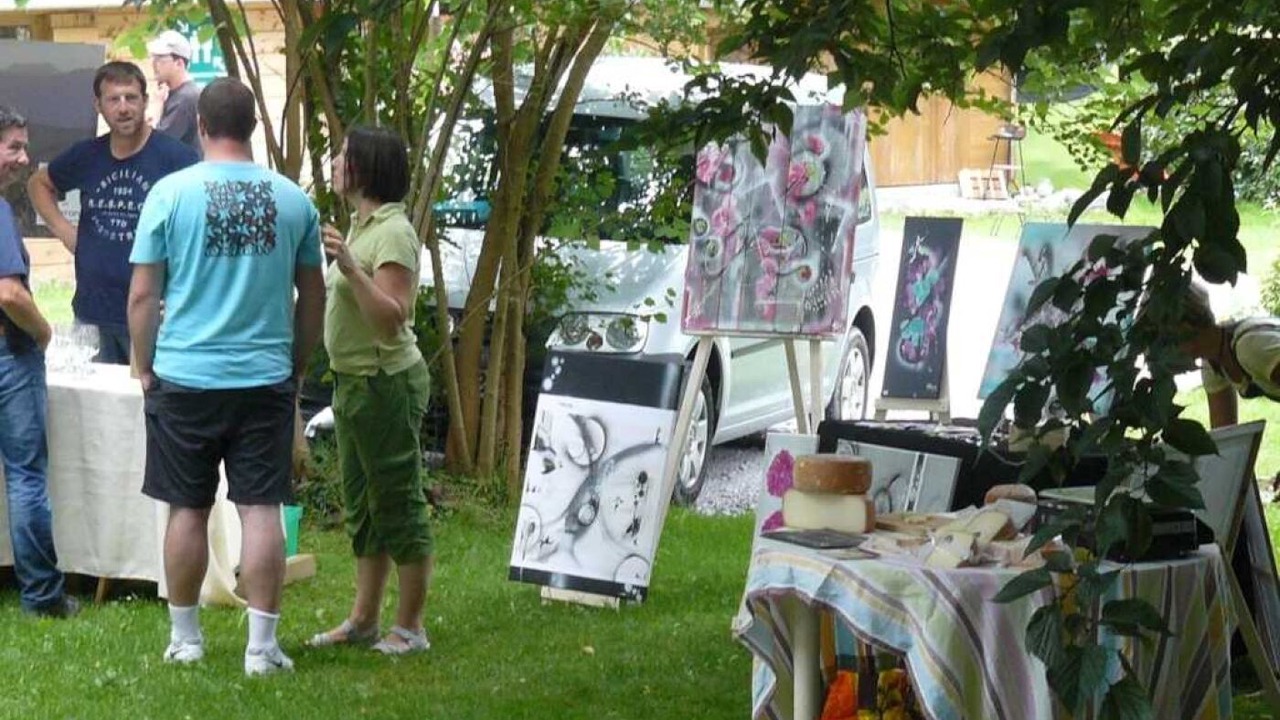 Photo of Outdoor in Louvie Juzon