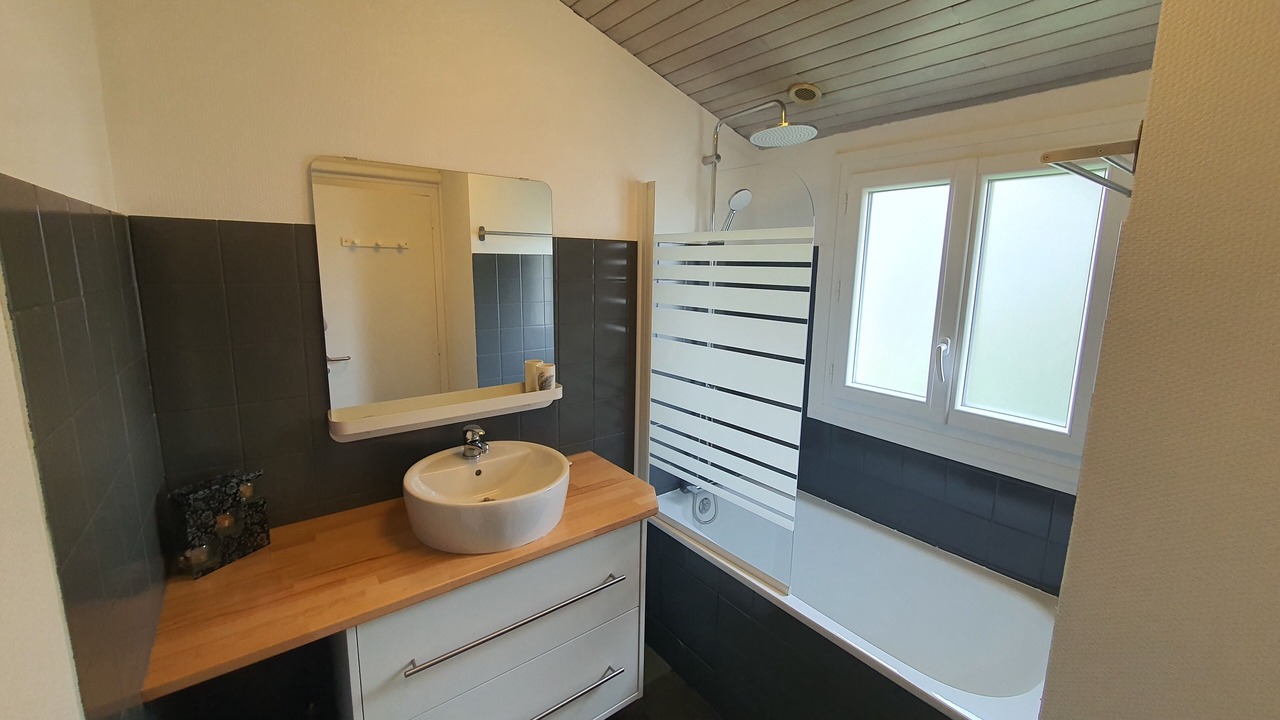 Photo of Bathroom in Casteljaloux
