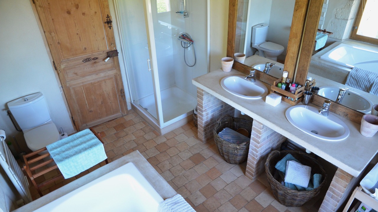 Photo of Bathroom in Saint-Laurent-des-Batons