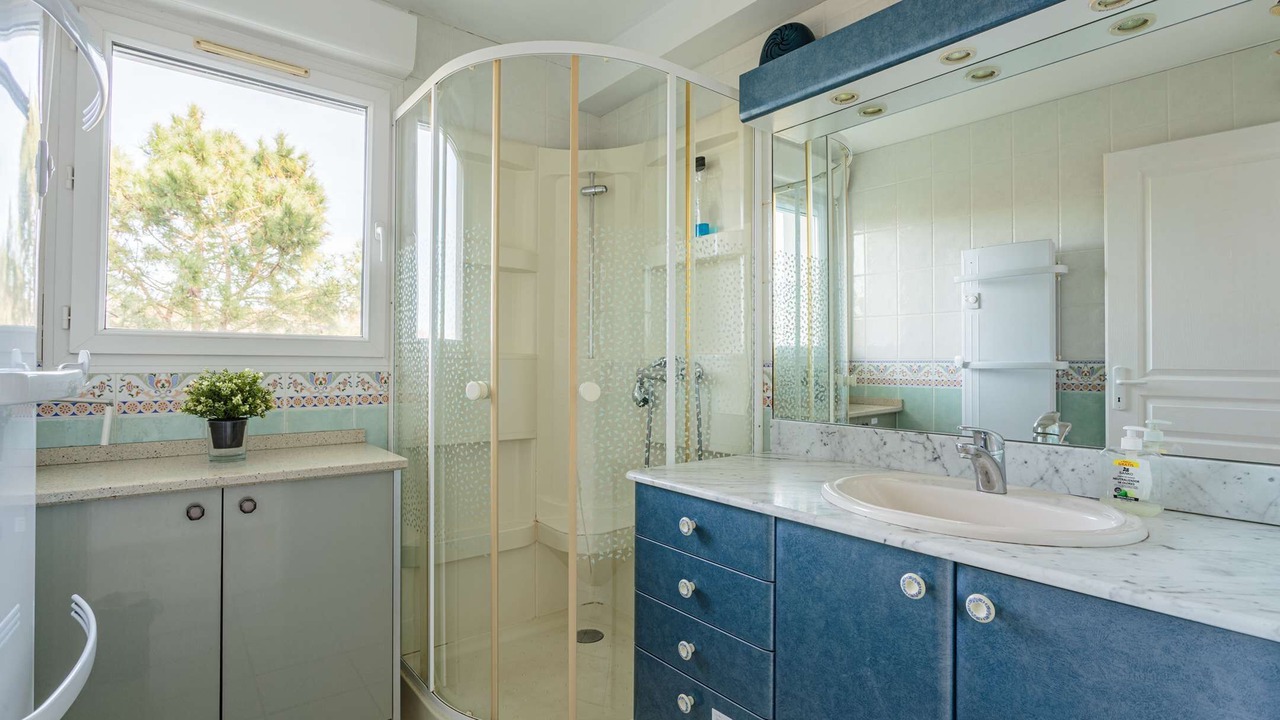 Photo of Bathroom in Behobie