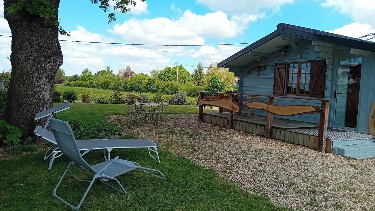 Photo of Patio Balcony in Nieuil l'Espoir