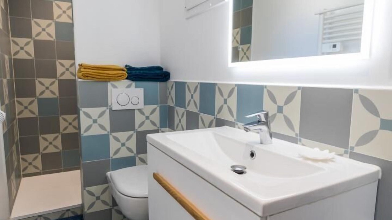 Photo of Bathroom in Lacquy