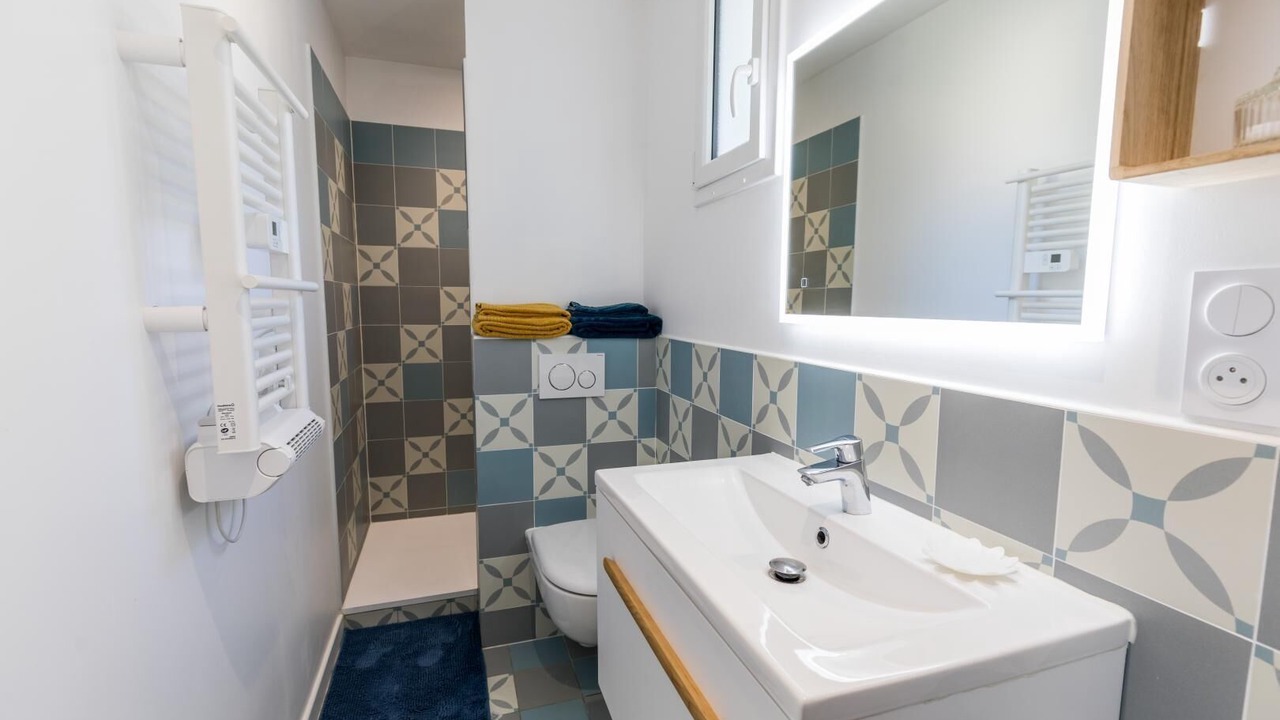 Photo of Bathroom in Lacquy