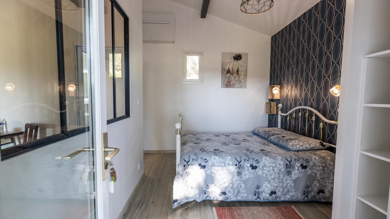 Photo of Bedroom in Lacquy