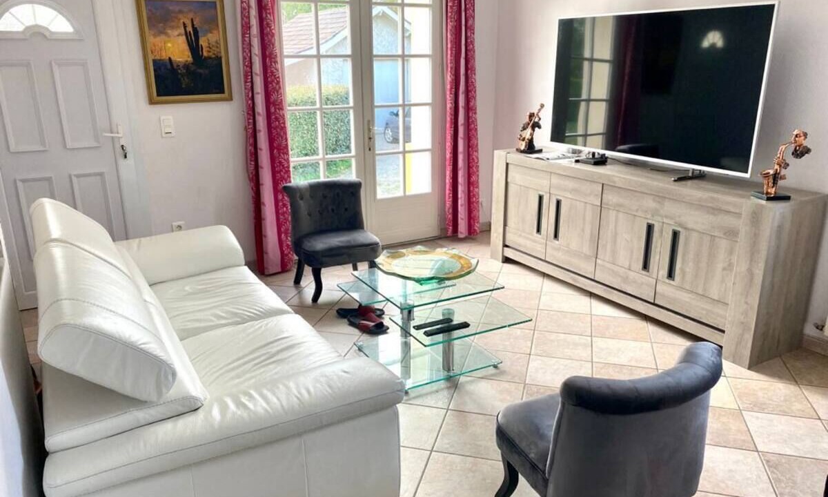 Photo of Livingroom in Saint-Julien-de-Lampon