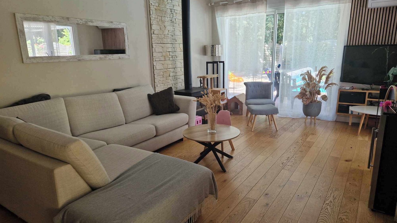 Photo of Livingroom in Saint-Medard-en-Jalles