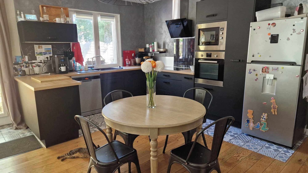 Photo of Kitchen in Saint-Medard-en-Jalles