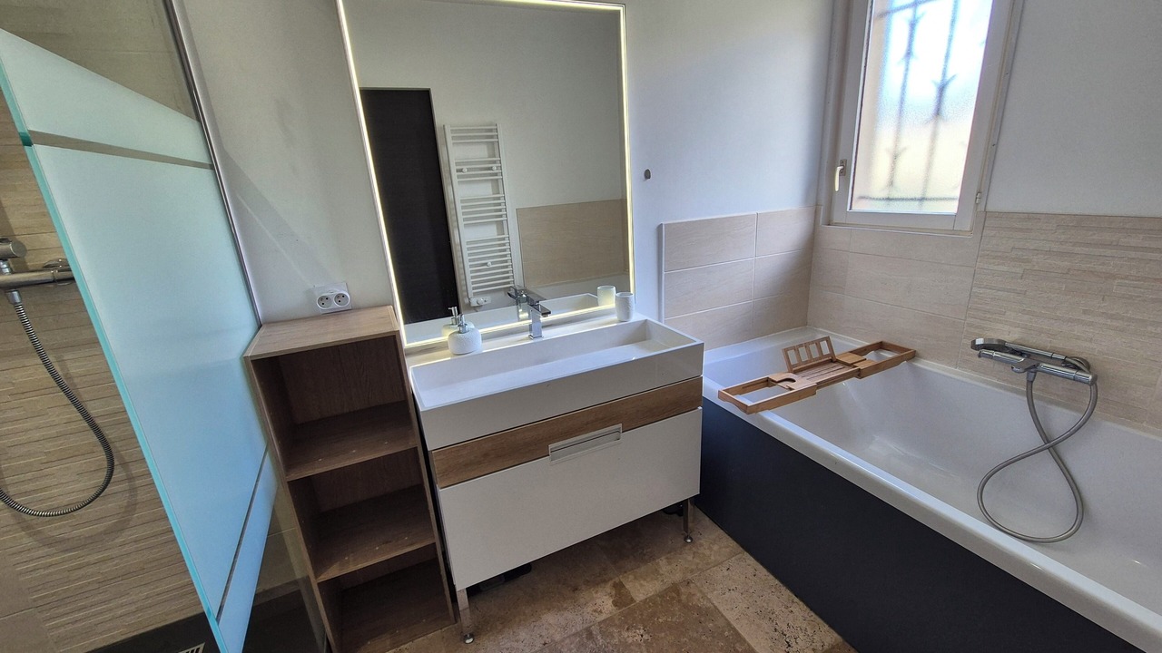 Photo of Bathroom in Saint-Medard-en-Jalles