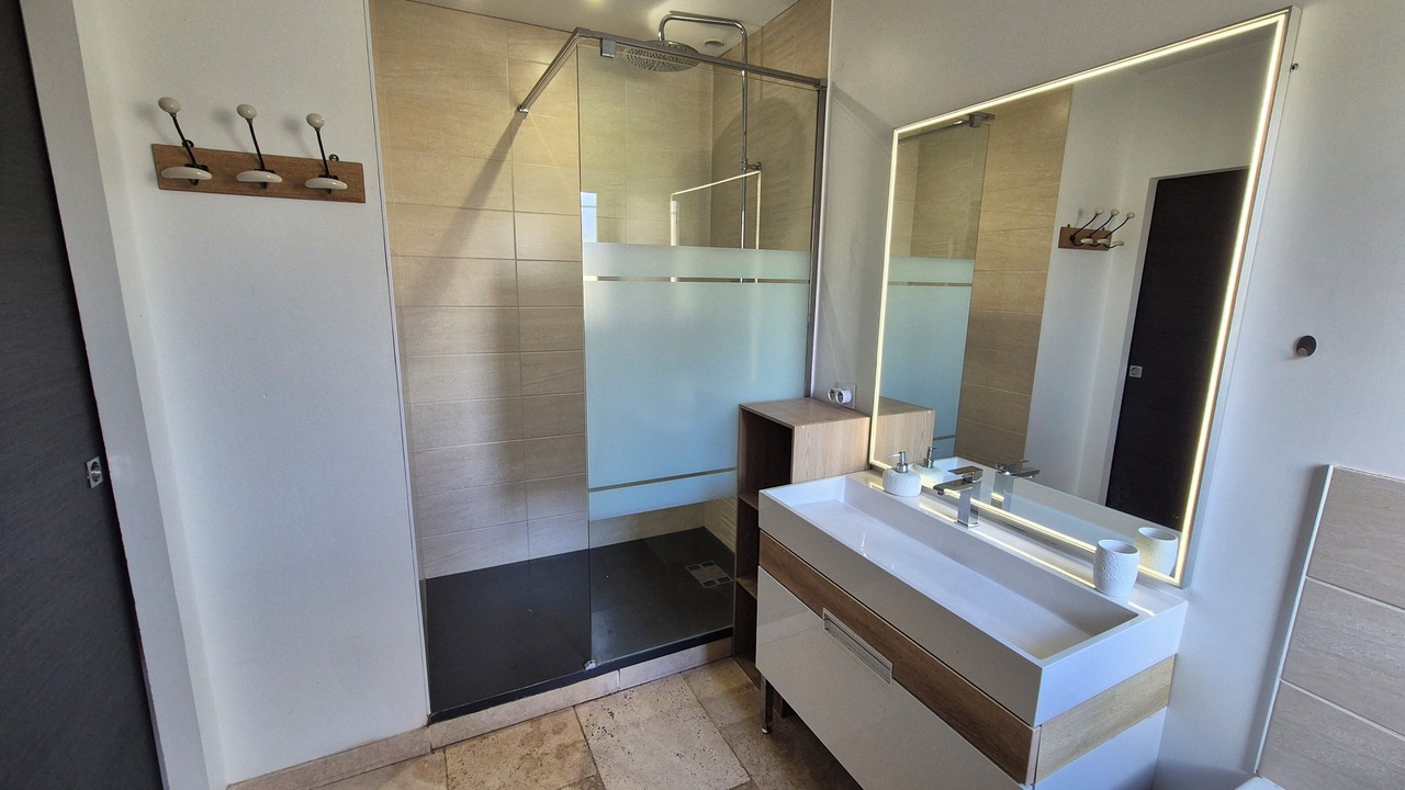 Photo of Bathroom in Saint-Medard-en-Jalles