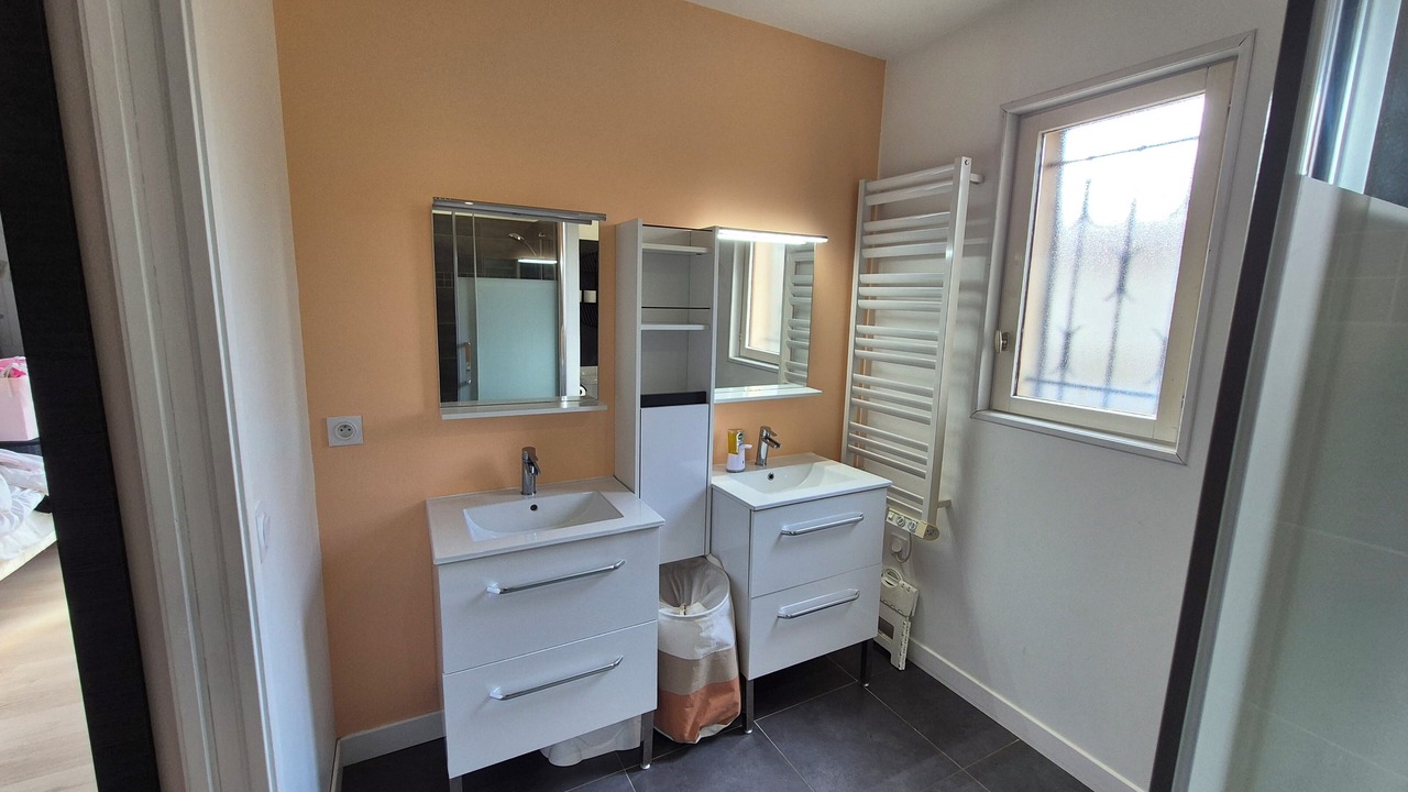 Photo of Bathroom in Saint-Medard-en-Jalles