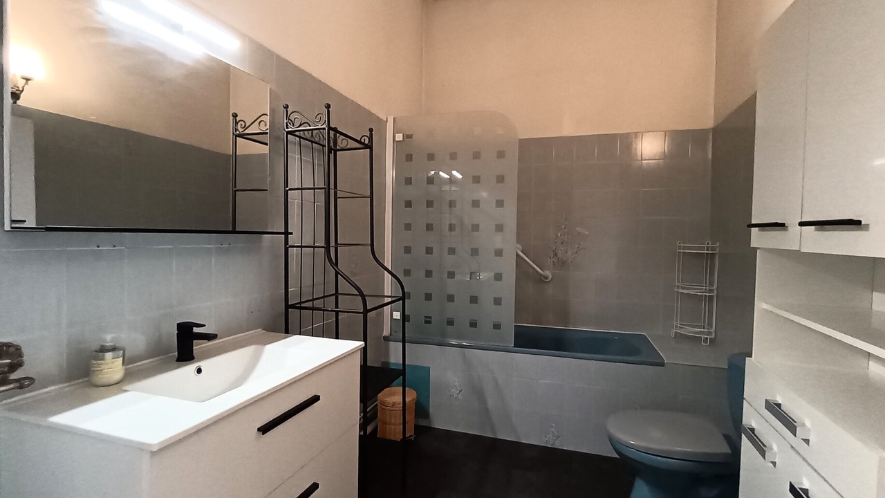 Photo of Bathroom in Saint Jean Station District