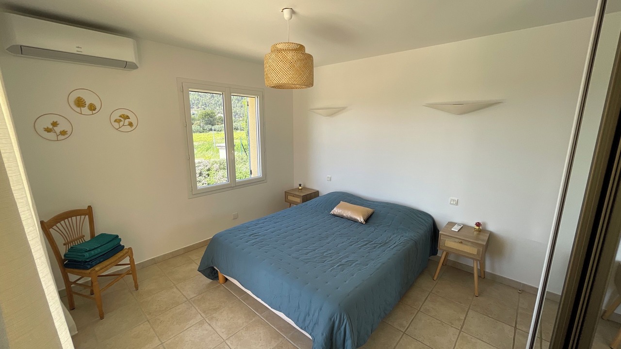 Photo of Bedroom in Beaumes-de-Venise